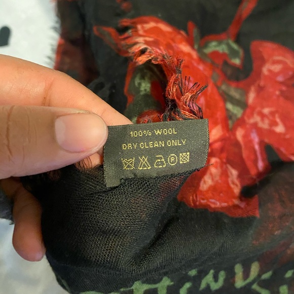 Fashion scarf black rose floral Louis Vuitton - Picture 4 of 6